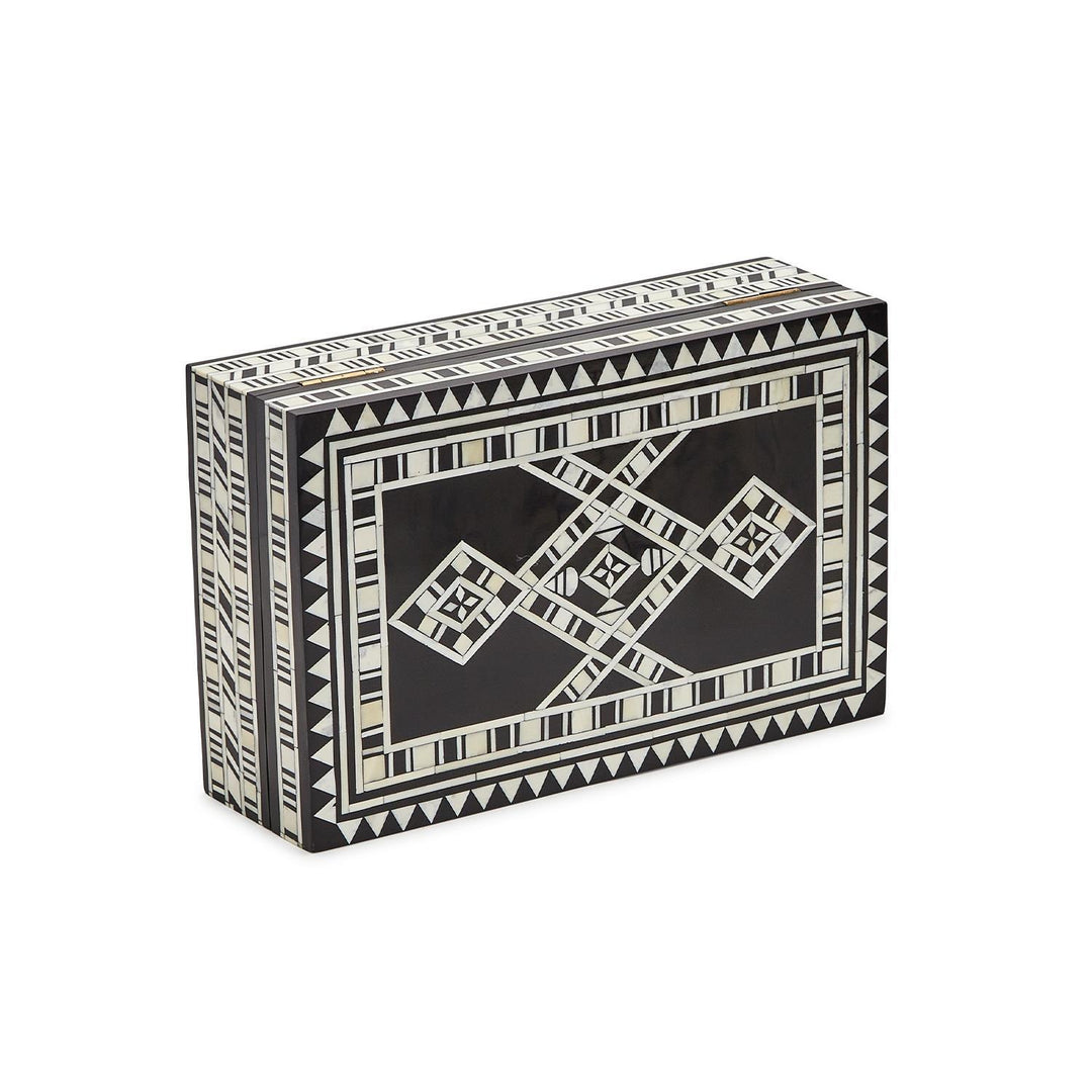 Leaf Patterned Blk/Wht Covered Box