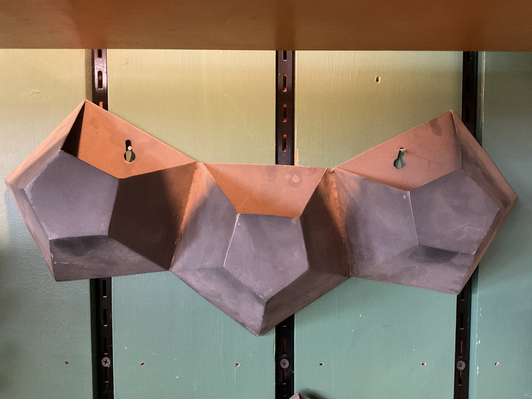 METAL POD PLANTER