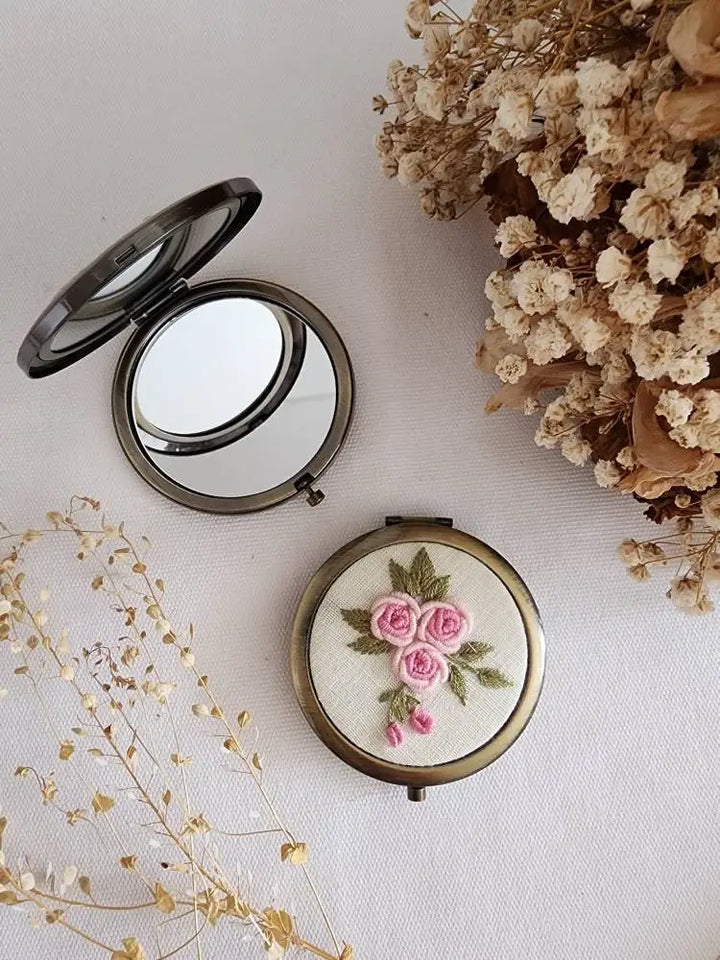 Floral Embroidered Compact Mirror, Collection Sophia ✅