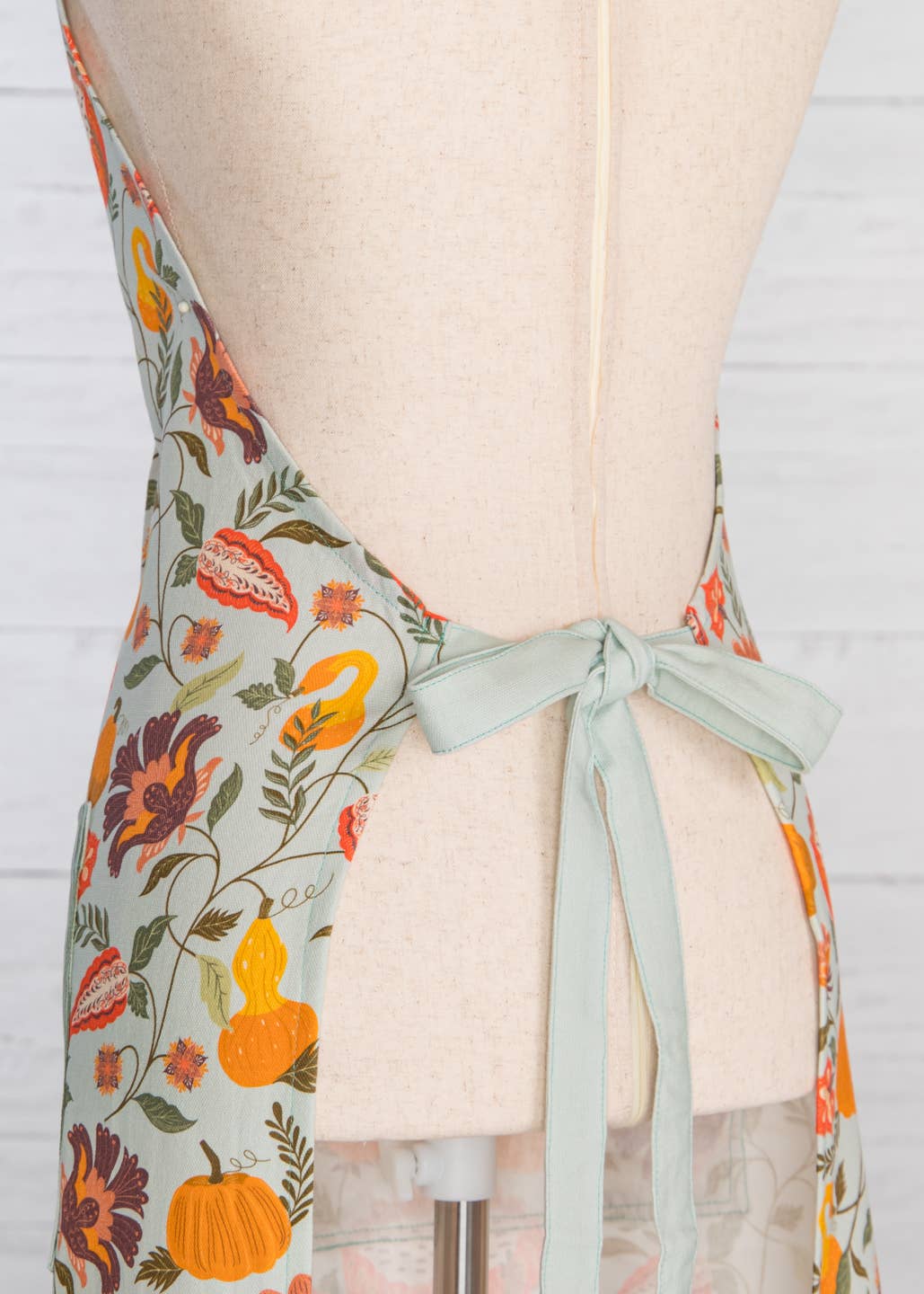 Pumpkin Garden Cotton Apron – Autumn Harvest Design
