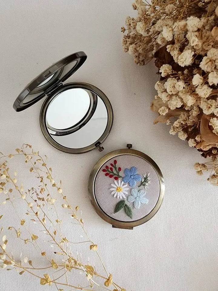 Floral Embroidered Compact Mirror, Collection Sophia ✅