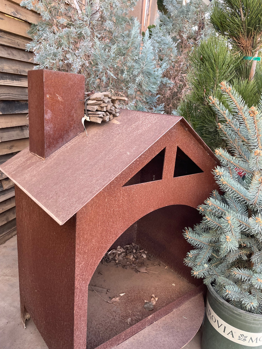 METAL HOUSE FIRE PIT