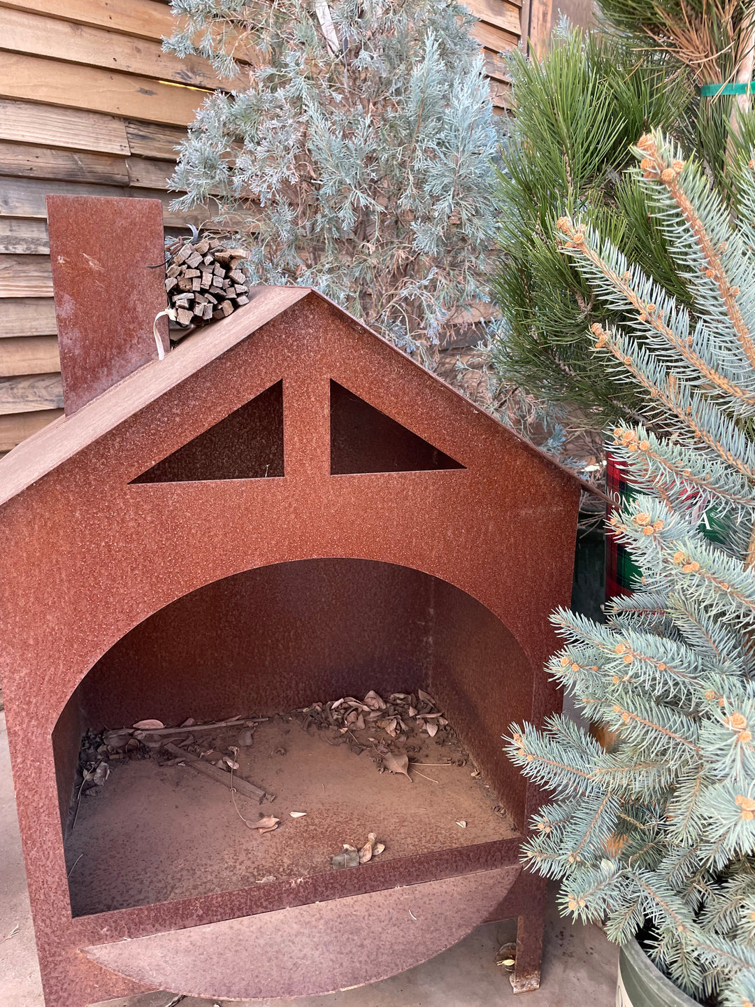 METAL HOUSE FIRE PIT