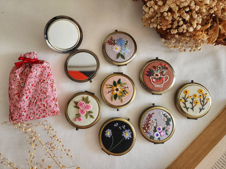 Floral Embroidered Compact Mirror, Collection Sophia ✅